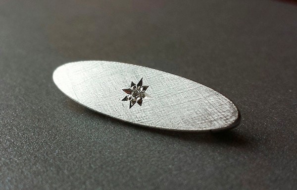 Sternbild Schmuck - Nordstern Pin Stern Weißer Diamant in Oxidiertem Sterling Mit 14Kt Gold Stiftschaft Handgemachter Feiner von OnTheWrist