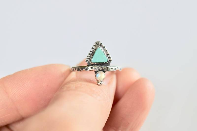 sterling Silber Türkis Dreieck Ring Mit Mondstein, Hand Gestempelt von Onata