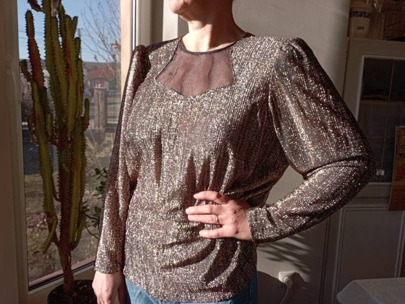 Vintage 80Er Jahre Irisierende Regenbogen Lurex Bluse. Puffärmel Partybluse. Größe M-L von OnceAgainStoreFinds
