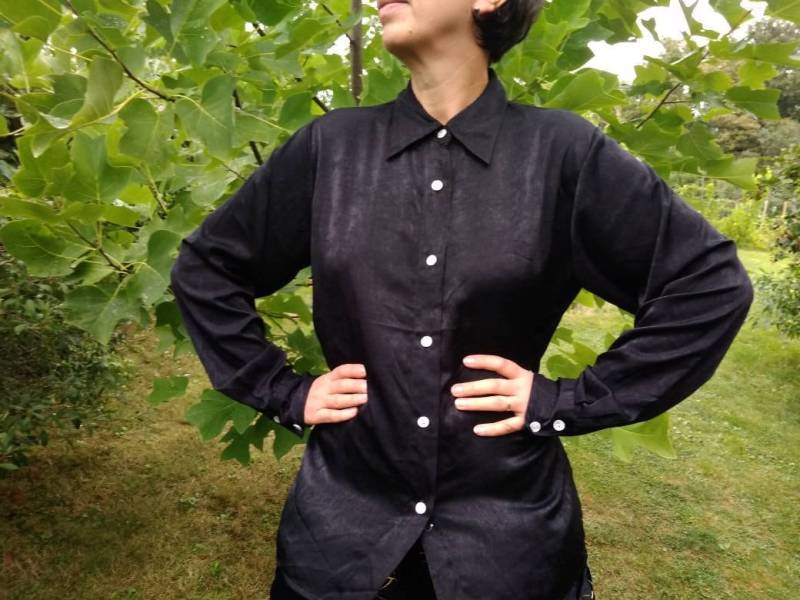 Vintage 80Er Jahre Schwarze Langarmbluse Mit Perlmuttknöpfen. L Größe von OnceAgainStoreFinds
