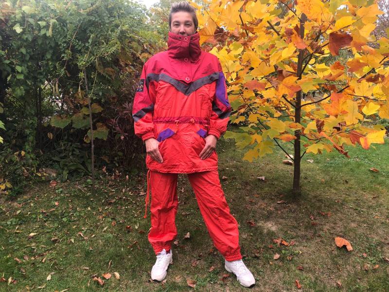 Vintage 90Er Jahre Skianzug. 2-Teiliges Terrakotta-Rotes Farbblock Anorak Und Strapshose Set. Leuchtender Damen Schneeanzug. Größe M von OnceAgainStoreFinds