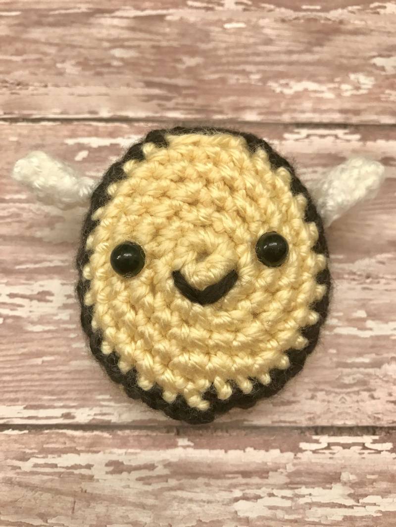 Bumblebee Häkeln Tamagotchi Tasche Cover Bumblebee Häkeln Tamagotchi Tasche Cover von OnceUponAHookandYarn