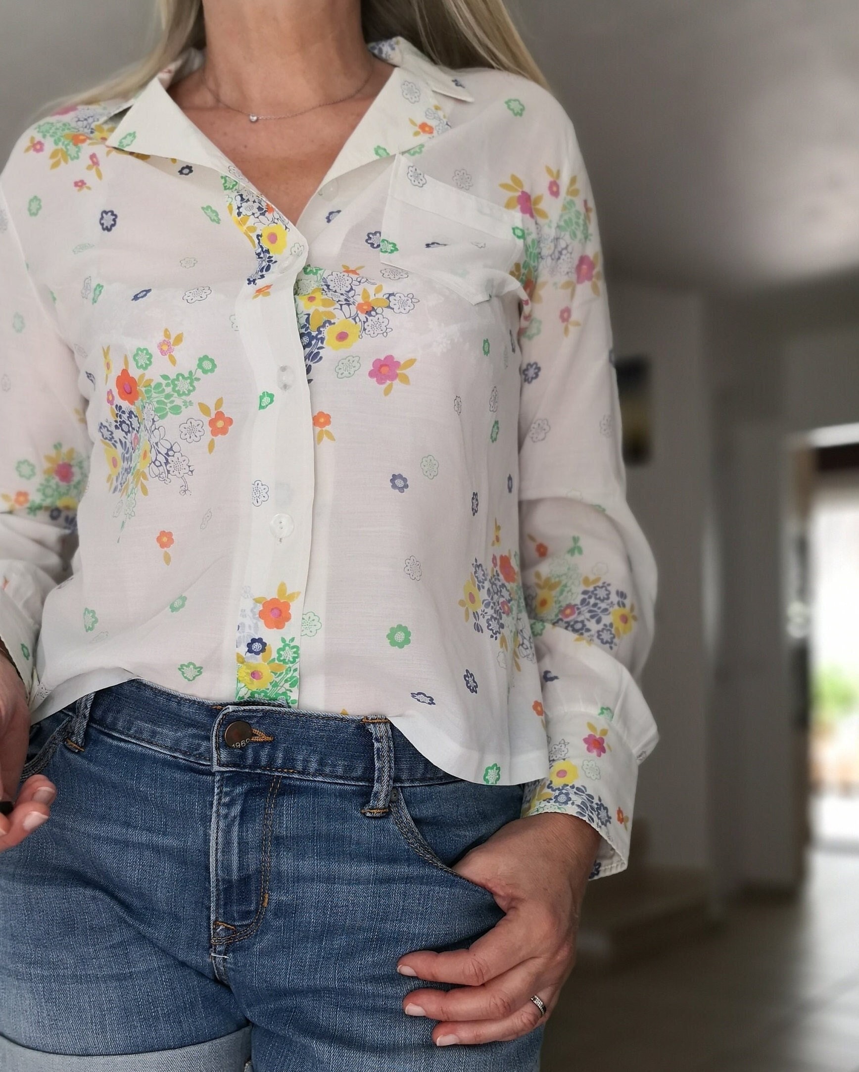 Vintage 60Er Jahre Ecru Blumenbluse Mit Langen Ärmeln Größe 40 Fr von OnceUponaDressing