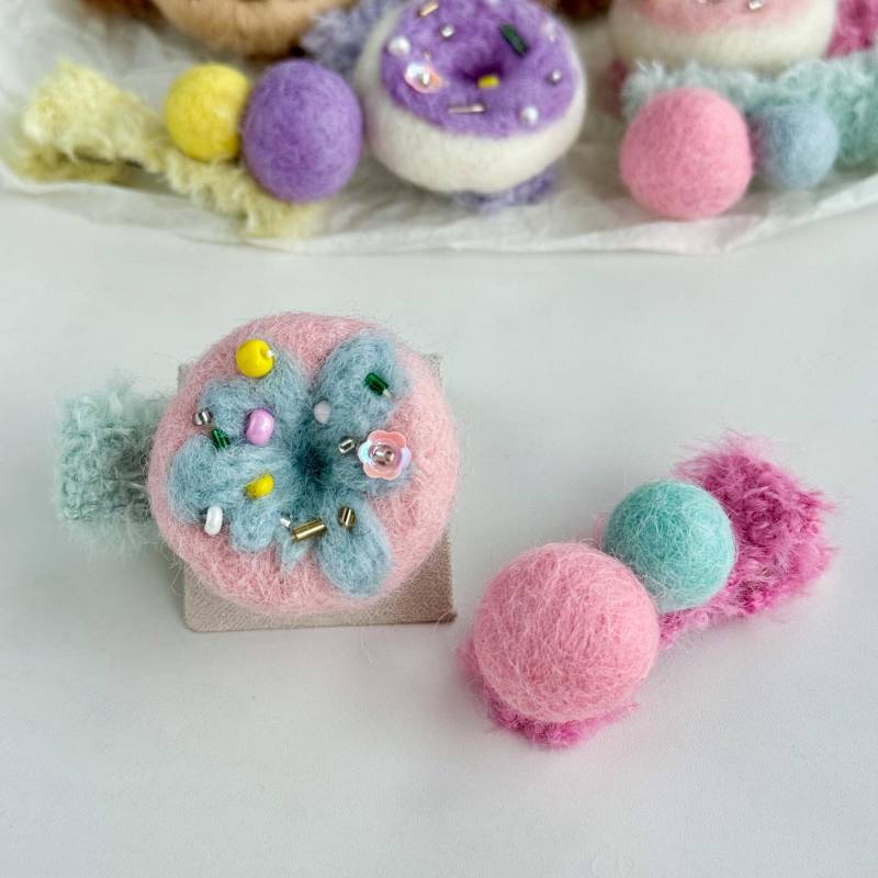 Filz Donut & Pom-Pom Haarspangen Set Originelle Kinder Accessoires Filz Donut & Pom-Pom Haarspangen Set Originelle Kinder Accessoires von OneArtJam