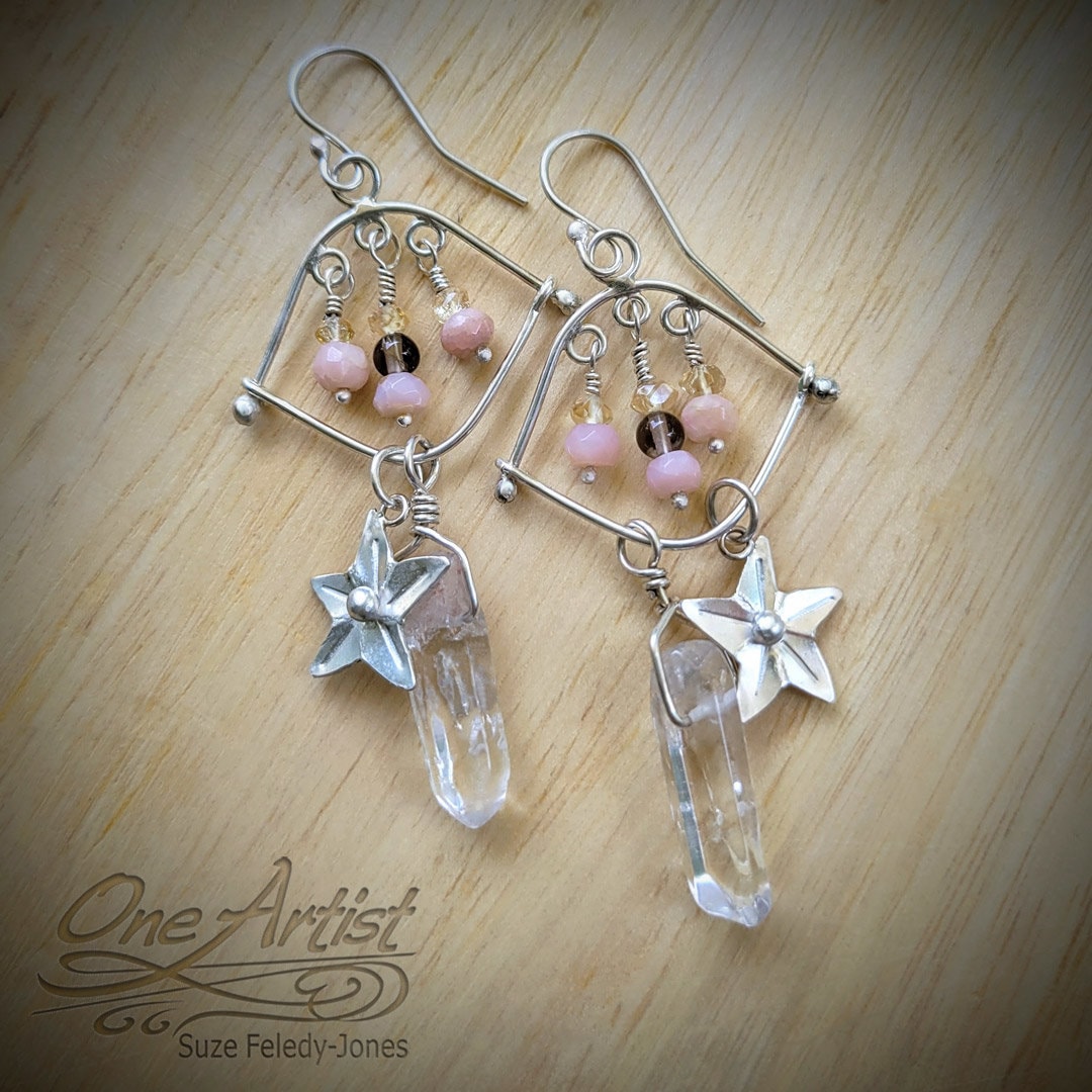 Zen Stern Ohrringe, Himmlisch, Roher Quarz Kristallpunkte, Rosa Opal, Citrin, Rauchquarz Zen Stern Ohrringe, Himmlisch, Roher Quarz Kristallpunkte, Rosa Opal, Citrin, Rauchquarz von OneArtistUSA