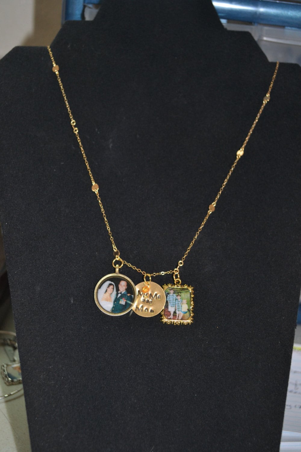 14K Gold Charm Halskette, Disc Halskette Mit Fotorahmen Charms & Hand Gestempelt Metall Nachricht Tag, Geschenk Für Mama, Hochzeitsgeschenk Anhänger von OneCharmingTreasure