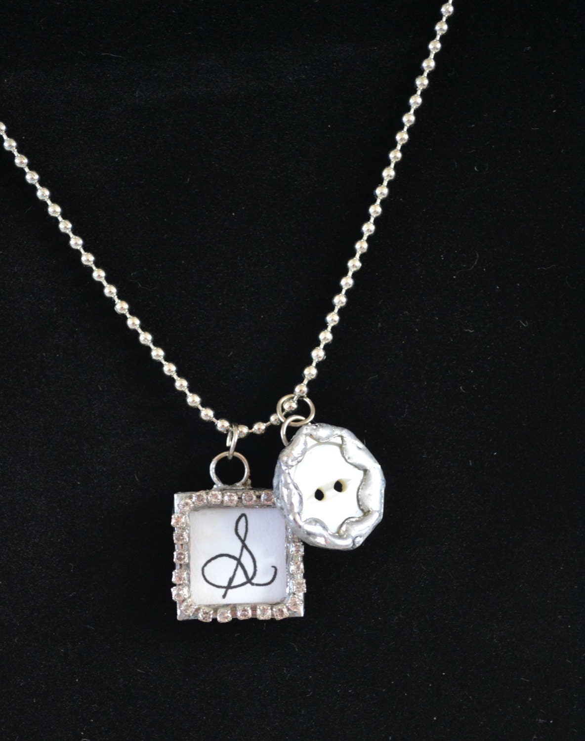 Benutzerdefinierte Silber Gelötet Initial Anhänger von OneCharmingTreasure