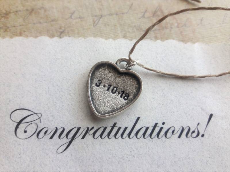 Herzlichen Glückwunsch, Geschenkanhänger, Brautgeschenk, Brautjungfern Geschenk, Hochzeit Charms, Hochzeitsgeschenke, Gastgeschenke, Preiswertes von OneCharmingTreasure