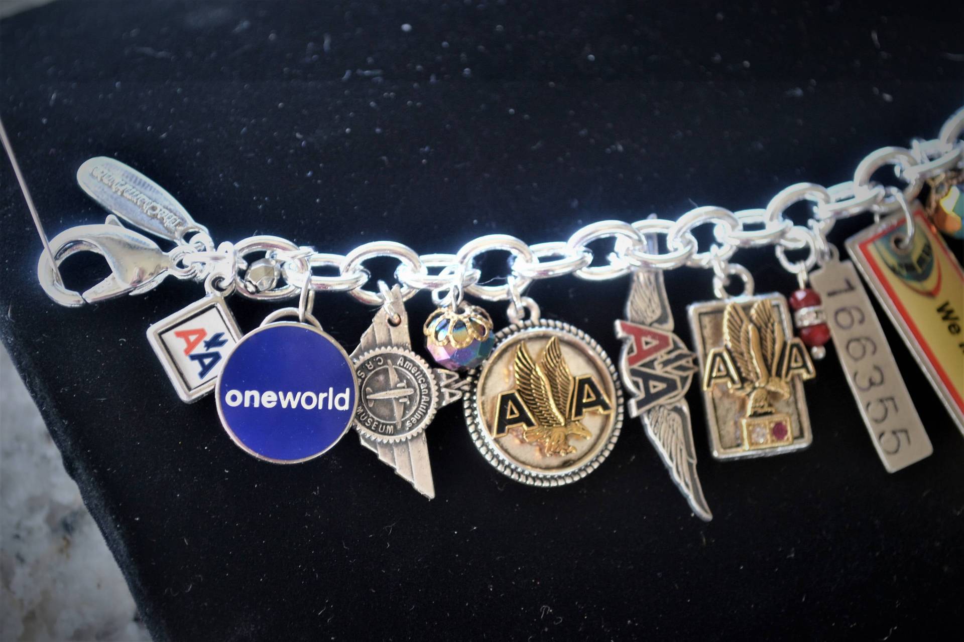 Ruhestandsgeschenk, Glückwünsche, Memory Armband, Achievement Geschenk, Airline Ruhestand, Service Auszeichnung, Upcycled, Wiederverwendet Schmuck von OneCharmingTreasure