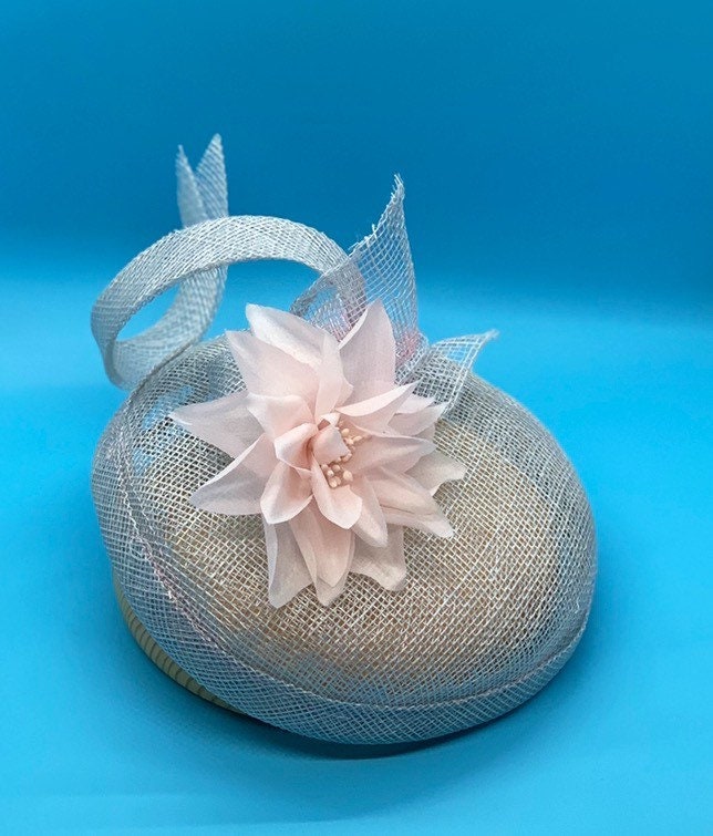 Weiche Und Zarte Pastellfarben Ein Jahrgang Modewaren Blume Machen Diese Facinator Stilvoll Schön von OneElevenMillinery