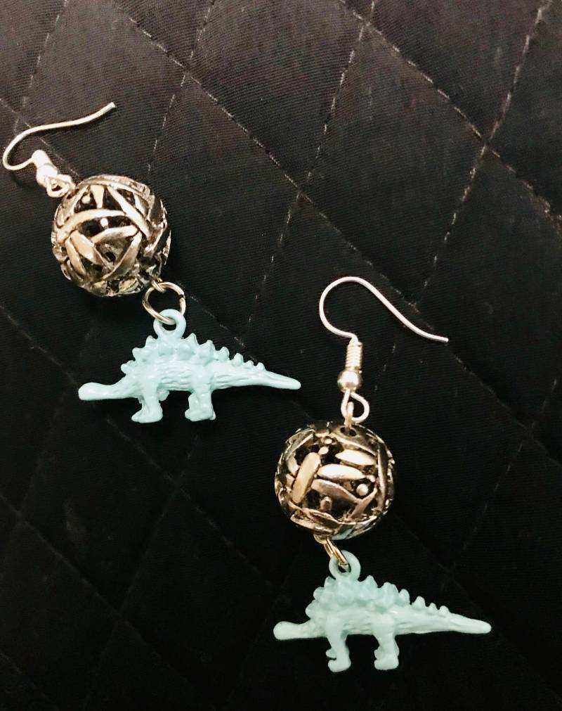 Blaue Dinosaurier Ohrringe von OneInAJewel