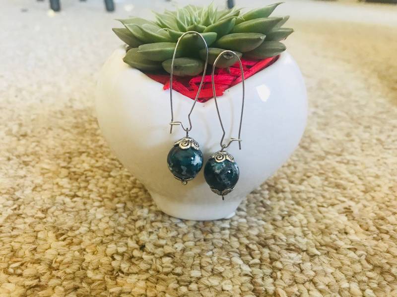 Dunkle Petrol Ohrringe von OneInAJewel