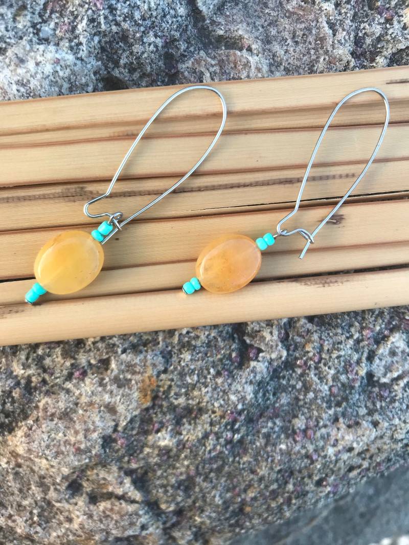 Tan Ohrringe von OneInAJewel