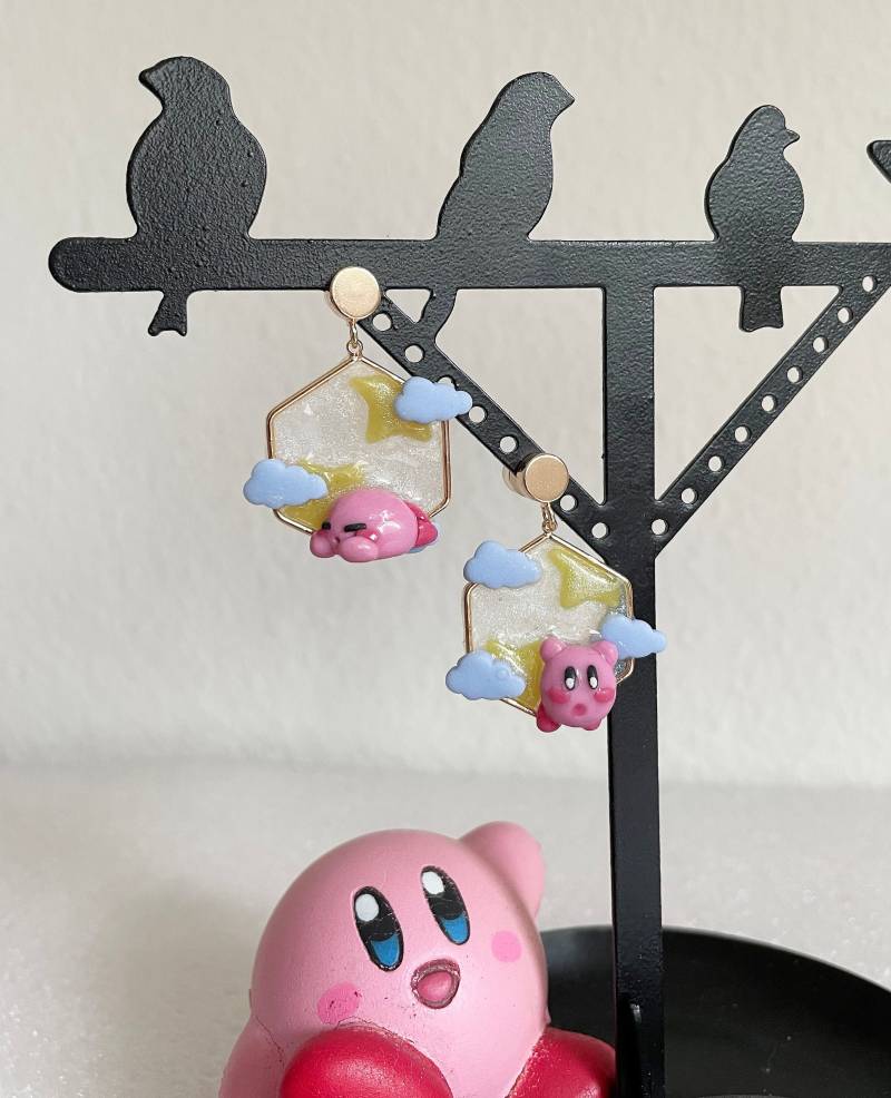 Floating Kirby Ohrringe Floating Kirby Ohrringe von OneInAMyriad