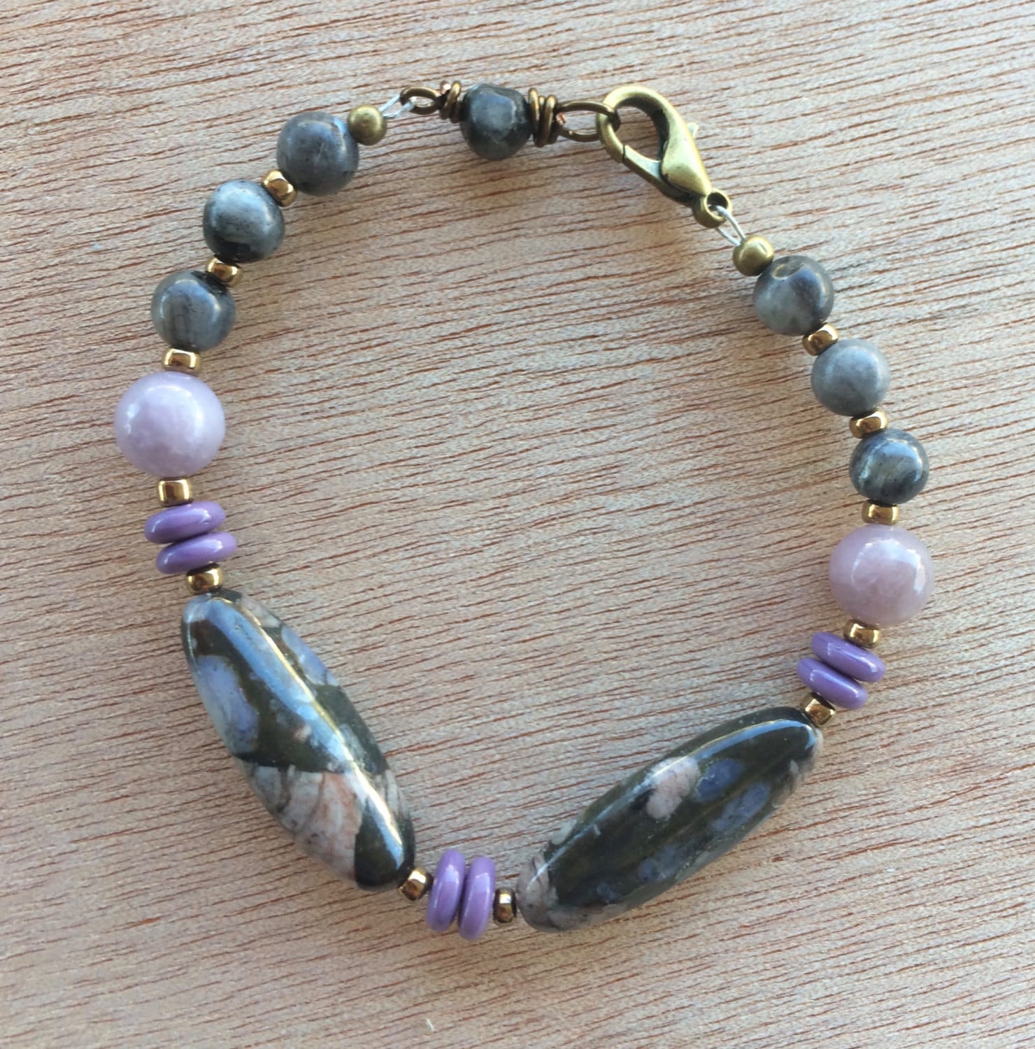 B116 Schattierungen Von Lavendel Armband B116 Schattierungen Von Lavendel Armband von OneLastThing