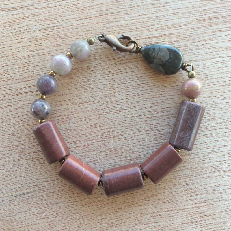 B120 Red Bild Jasper Und Lavendel Quarz Armband von OneLastThing