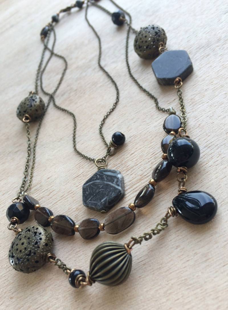 N313 Schwarz Und Messing-Triple-strang-Kette N313 Schwarz Und Messing-Triple-strang-Kette von OneLastThing