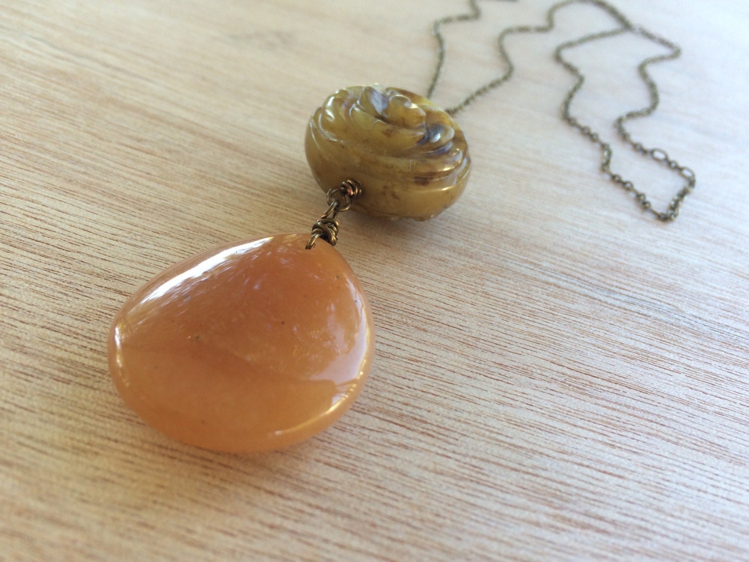 N318 Rose Geschnitzte Halskette von OneLastThing