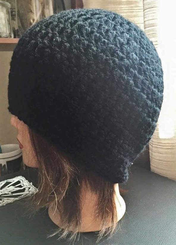 Grundlegende Schwarze Mütze Grundlegende Schwarze Mütze von OneLittleOwlCrochet