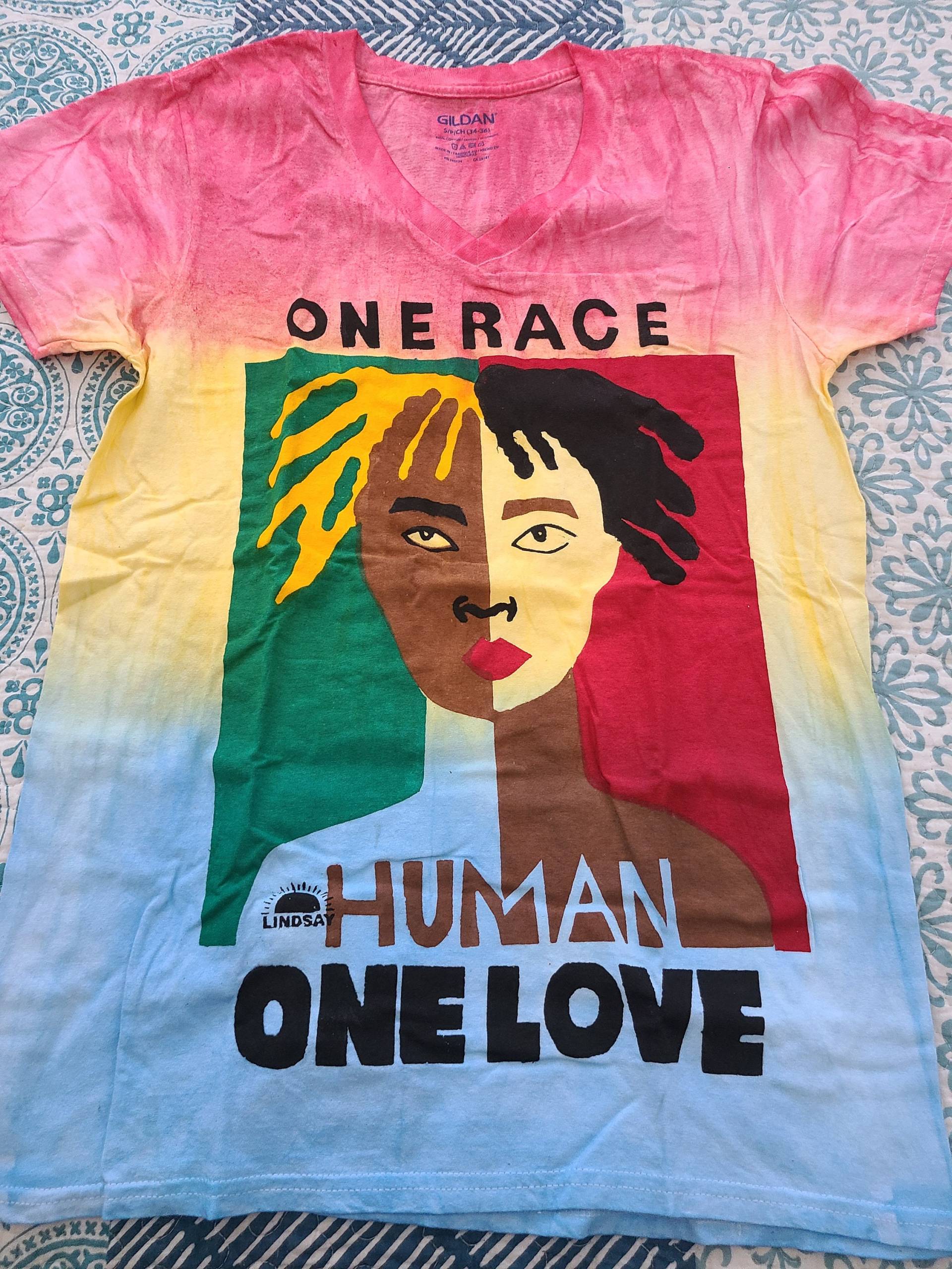 Pinke Multi - V-Ausschnitt One Rasse von OneLovetees
