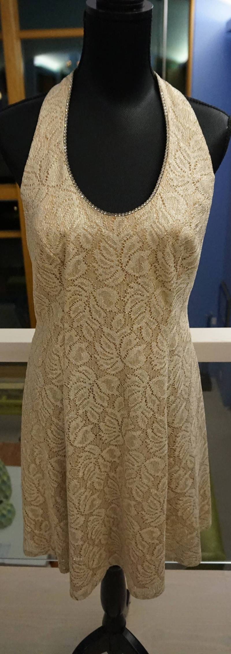 Bari-Jay Abend Pfirsich Neckholder Kleid Bari-Jay Abend Pfirsich Neckholder Kleid von OnePinkDog