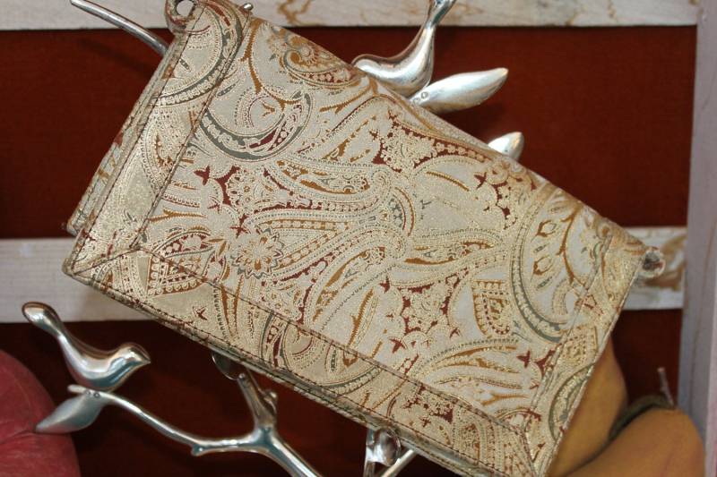 Gold Brokat Wildleder Abendtasche Gold Brokat Wildleder Abendtasche von OnePinkDog