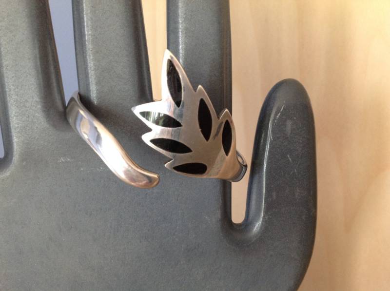 sterling Silber Klapp Armreif Mit Blatt Design sterling Silber Klapp Armreif Mit Blatt Design von OnePinkDog
