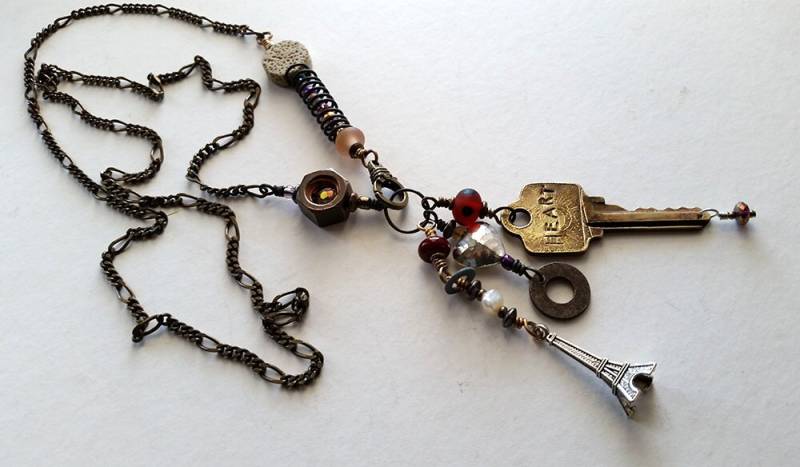 Charm Halskette, Steampunk Eiffelturm Gefundene Objekt Halskette Charm Halskette, Steampunk Eiffelturm Gefundene Objekt Halskette von OneSeedyRoom