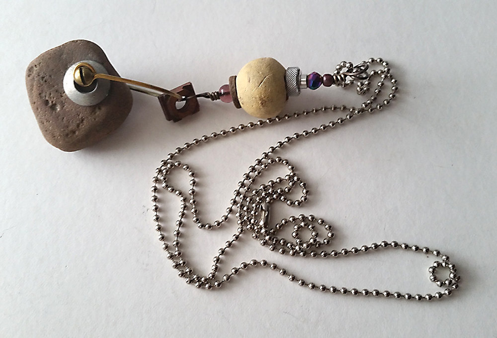 Upcycled Halskette, Gebohrt Stein Naturstein Anhänger, Natur Schmuck Upcycled Halskette, Gebohrt Stein Naturstein Anhänger, Natur Schmuck von OneSeedyRoom