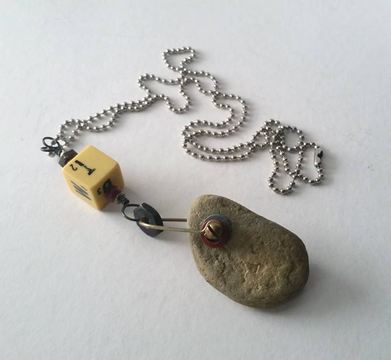 Upcycled Halskette, Gebohrt Stein Naturstein Anhänger Upcycled Halskette, Gebohrt Stein Naturstein Anhänger von OneSeedyRoom