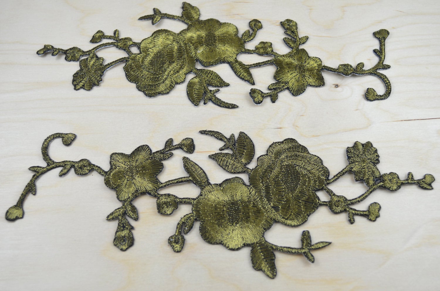 2 Messing Metallic Blumen Applikation Aufnäher Stickerei Zum Aufbügeln 2 Messing Metallic Blumen Applikation Aufnäher Stickerei Zum Aufbügeln von OneStopStitched