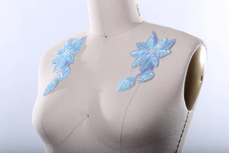 Aquamarine Pailletten Applikation Blumen Mitte Aus Perlenbesetzter Perle | 2 Stück Aquamarine Pailletten Applikation Blumen Mitte Aus Perlenbesetzter Perle | 2 Stück von OneStopStitched