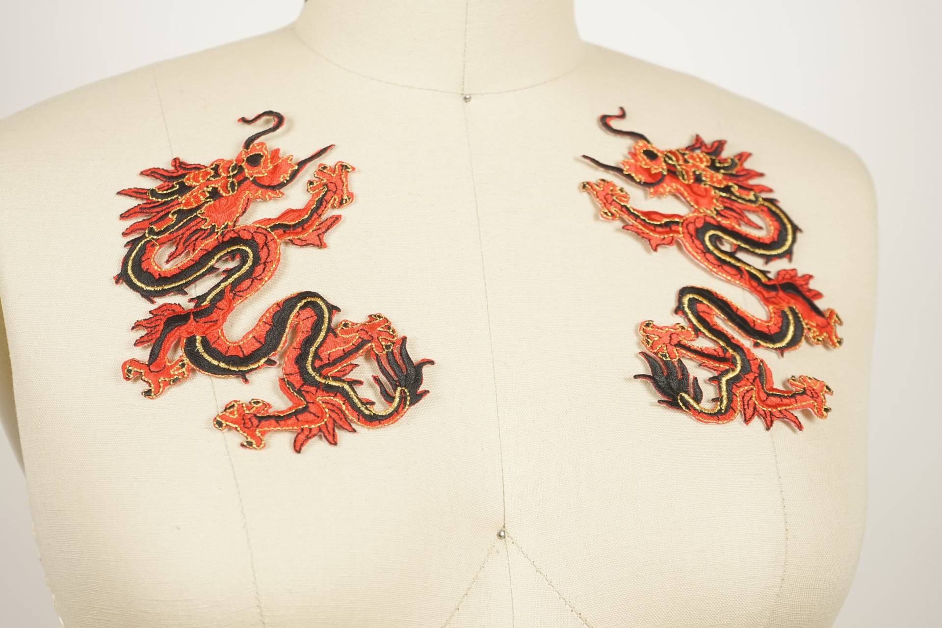 Chinese Dragon Patches Gestickte Applikationen in Rot & Gold | Paar Chinese Dragon Patches Gestickte Applikationen in Rot & Gold | Paar von OneStopStitched