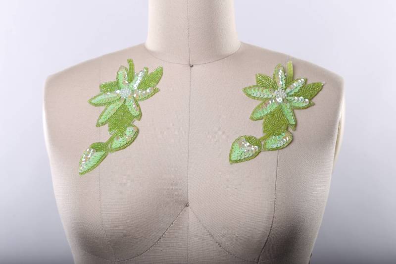 Limette Grüne Perlen Pailletten Blume Applikation - Aufbügler Limette Grüne Perlen Pailletten Blume Applikation - Aufbügler von OneStopStitched