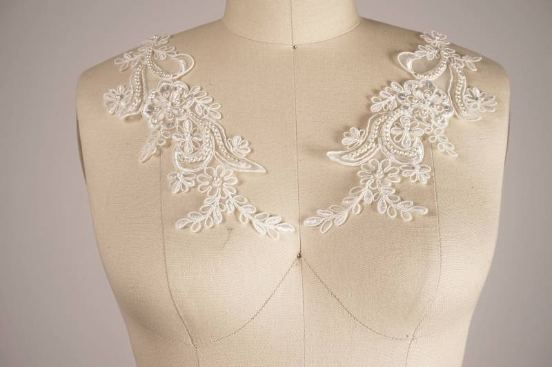 Perlenspitze Applikation Paar Elfenbein Oder Weiß, Brautkleid Verschönerung Perlenspitze Applikation Paar Elfenbein Oder Weiß, Brautkleid Verschönerung von OneStopStitched