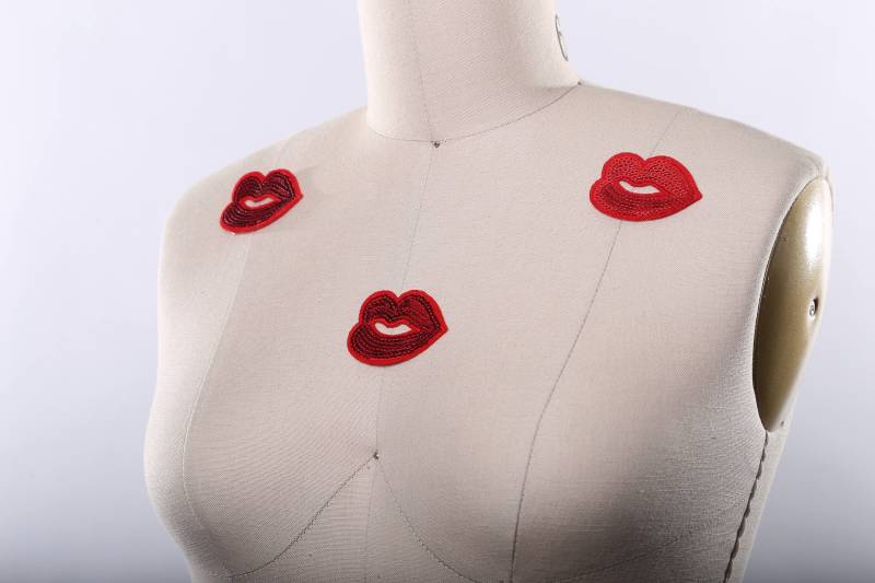 Rote Lippen Aufnäher Aufbügler | 5x3cm von OneStopStitched