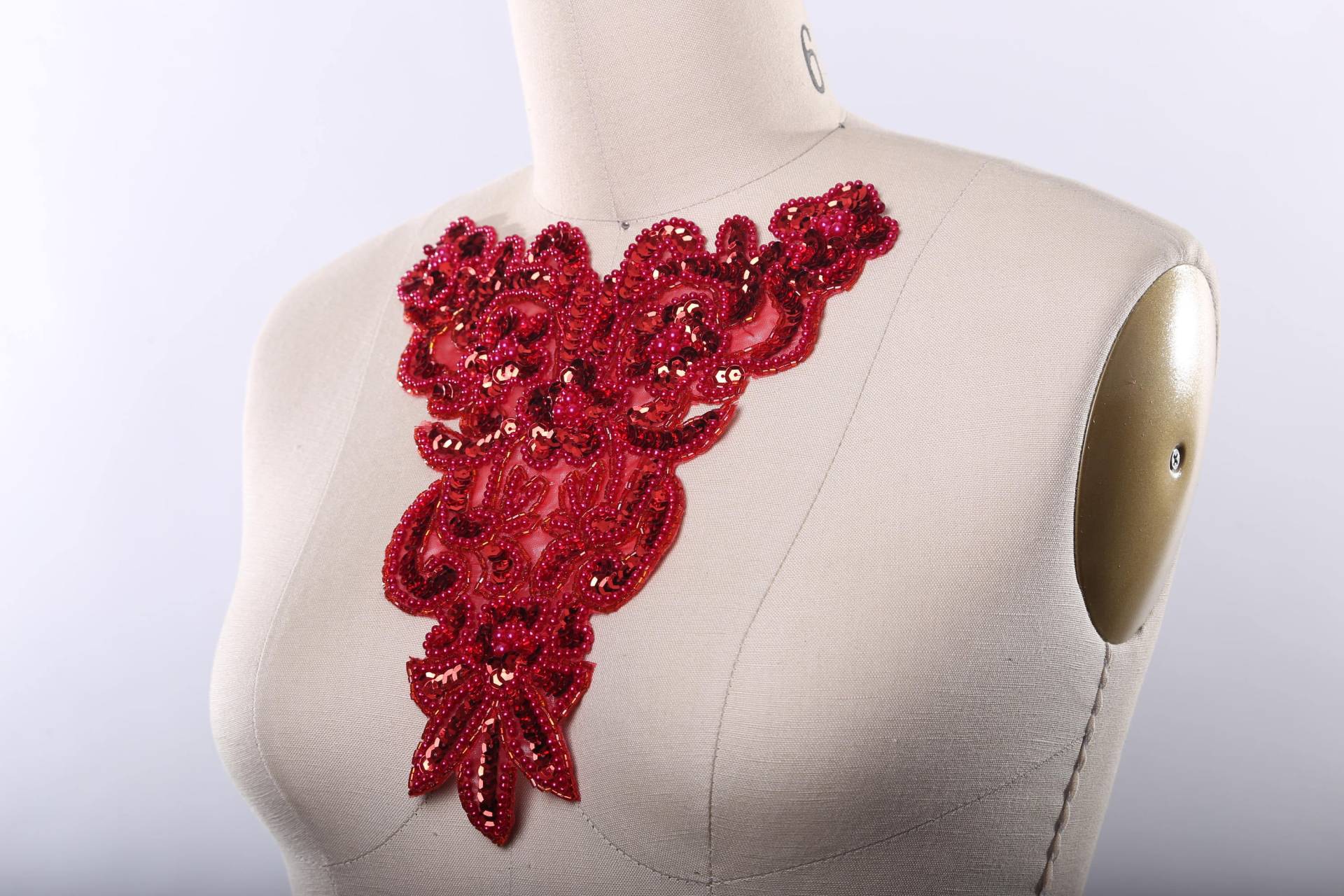 Rote Pailletten Perlen Applikationen Vintage Inspirierte Kragen Verzierung Rote Pailletten Perlen Applikationen Vintage Inspirierte Kragen Verzierung von OneStopStitched