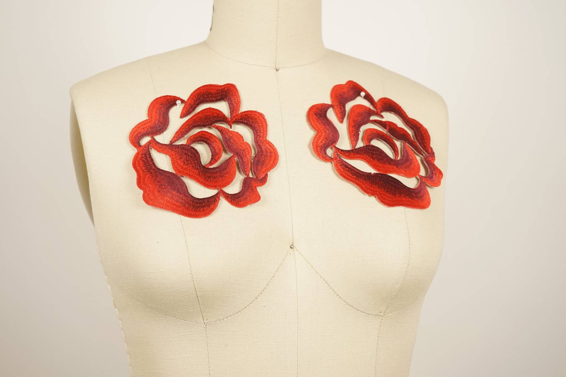 Rote Rose Stickerei Applikation Aufnäher Aufbügeln, Zweifarbig | 2 Stück Rote Rose Stickerei Applikation Aufnäher Aufbügeln, Zweifarbig | 2 Stück von OneStopStitched