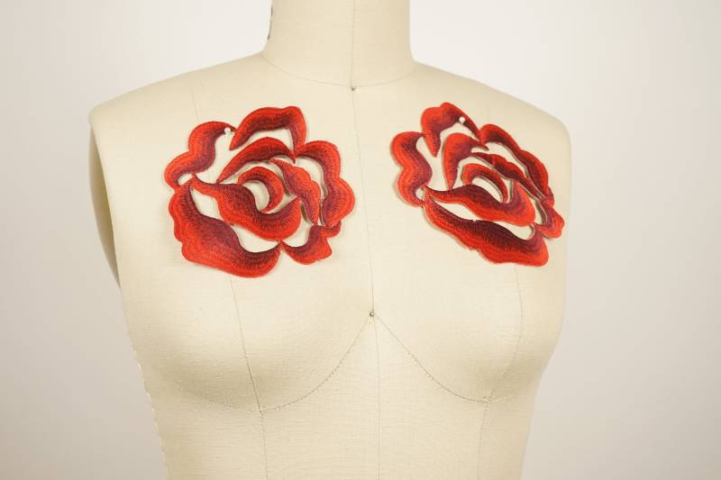 Rote Rose Stickerei Applikation Aufnäher Aufbügeln, Zweifarbig | 2 Stück von OneStopStitched