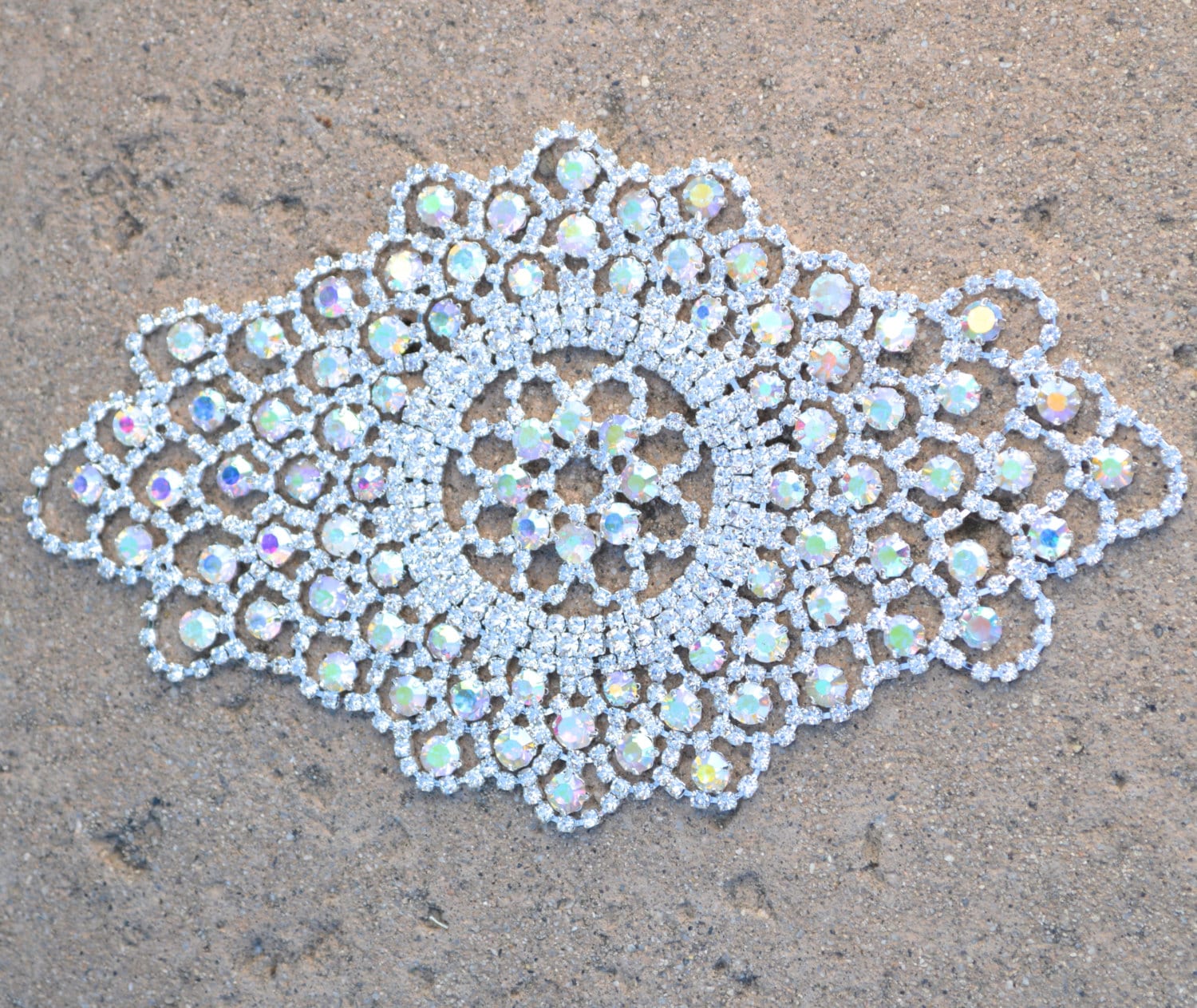 Schillernde Strass Applikationen Braut Schärpe Verzierung Schillernde Strass Applikationen Braut Schärpe Verzierung von OneStopStitched