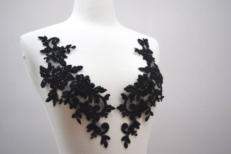 Schwarze Perlen Applikation 2 Stück Stark Beaded Atemberaubende Schwarz Gespiegelte Set Auf Schwarzem Netz Mit Blumenmotiv - Calantha von OneStopStitched