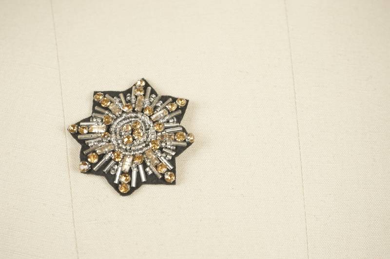 Perlen Schwarzer Stern Aufnäher Gold & Silber Verzierungen von OneStopStitched