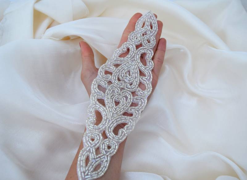 Silberfarbene Perlen Applikation Vintage Inspiriertes Band Zum Aufbügeln | 24 cm von OneStopStitched