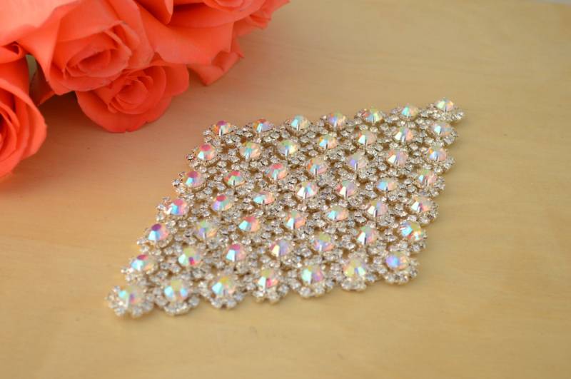 Zarra Silber Irisierende Strass Applikation Diamant-Applikation Mit Chunky Strasssteinen Und Metallrücken von OneStopStitched