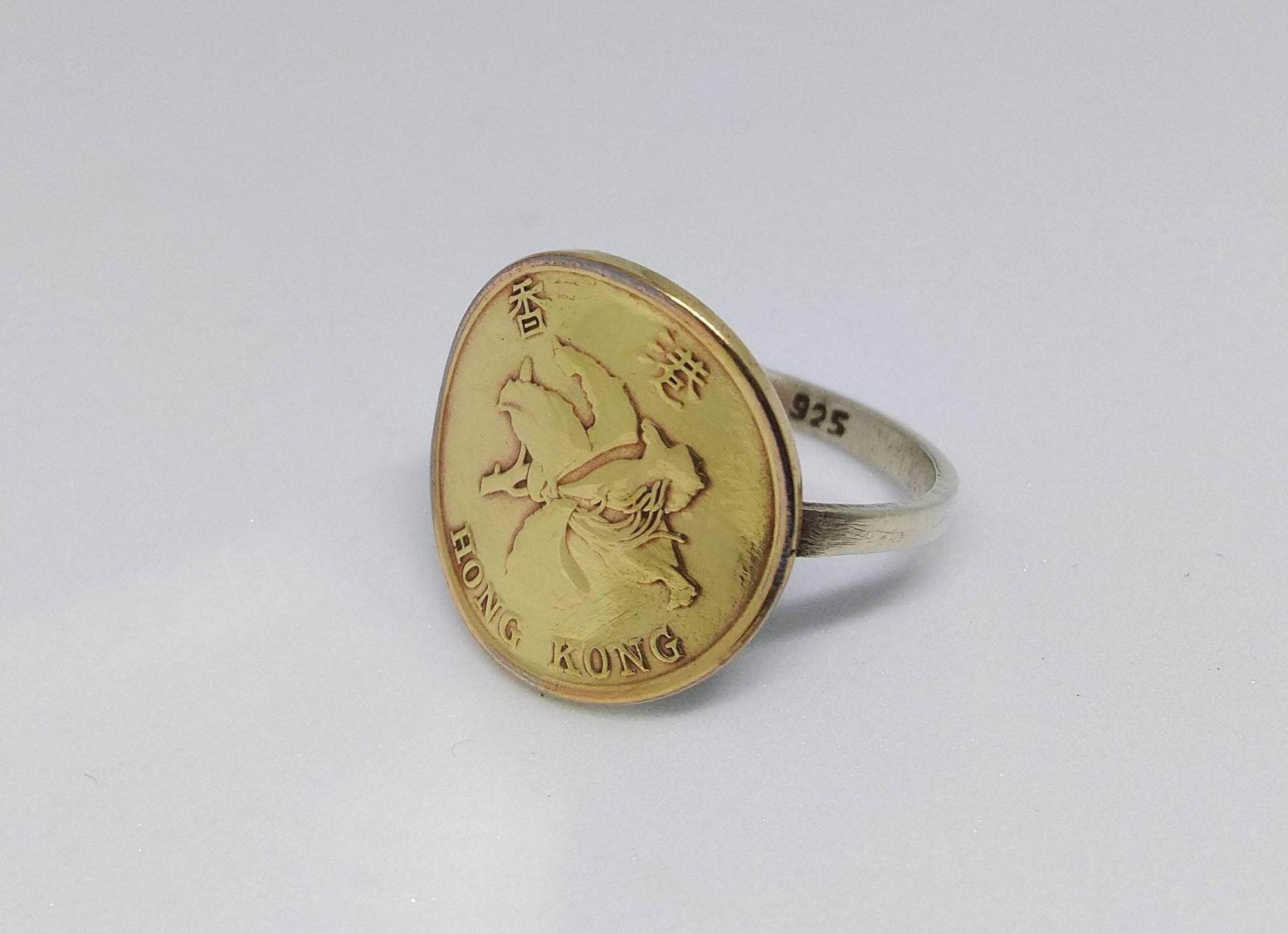 Handgemachter Hong Kong Orchidee Vintage Münzring Sterlingsilber Band Handgemachter Hong Kong Orchidee Vintage Münzring Sterlingsilber Band von OneTreeCoinJewelry