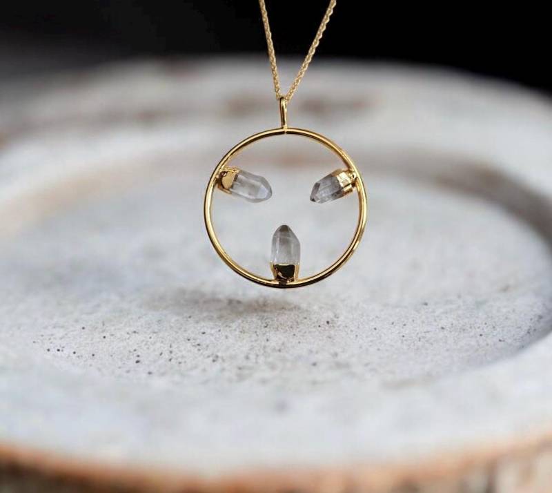 Quarz Punkt Edelstein Halskette, Dreifach Kristall Statement Anhänger, Rohe Klare Kreis Geschenk Für Sie von OneTribeJewelry