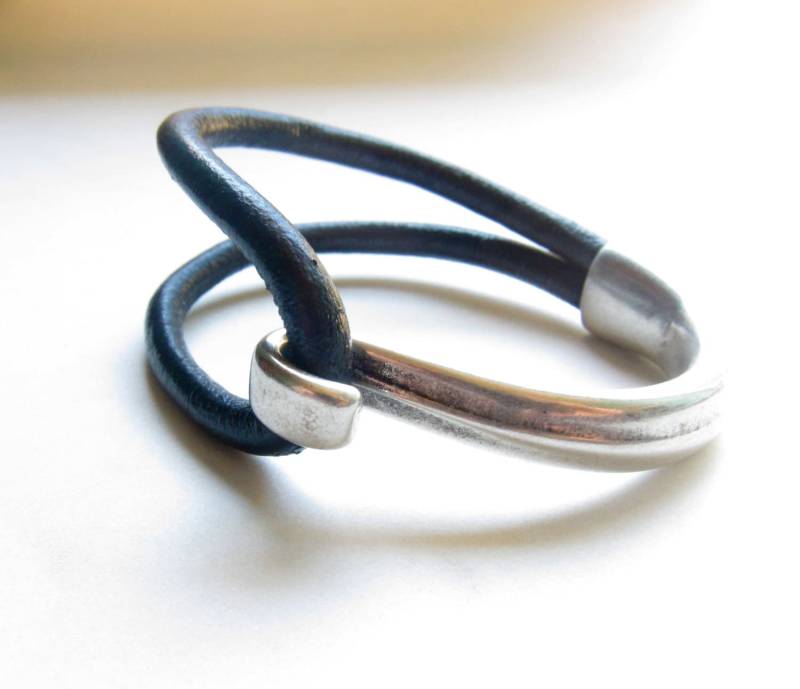 Unisex Metallic Gunmetal Grau Und Silber Hebel Verschluss Lederarmband Herren Geschenk, Für Ihn Herrenschmuck von OneTribeJewelry