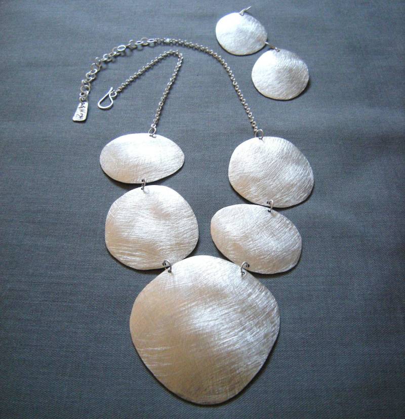 Ohrringe Nur/Barcelonesa Silber Statement Handgeschmiedet Gehämmert Silbernen Aluminium von OneWorldTwoHands