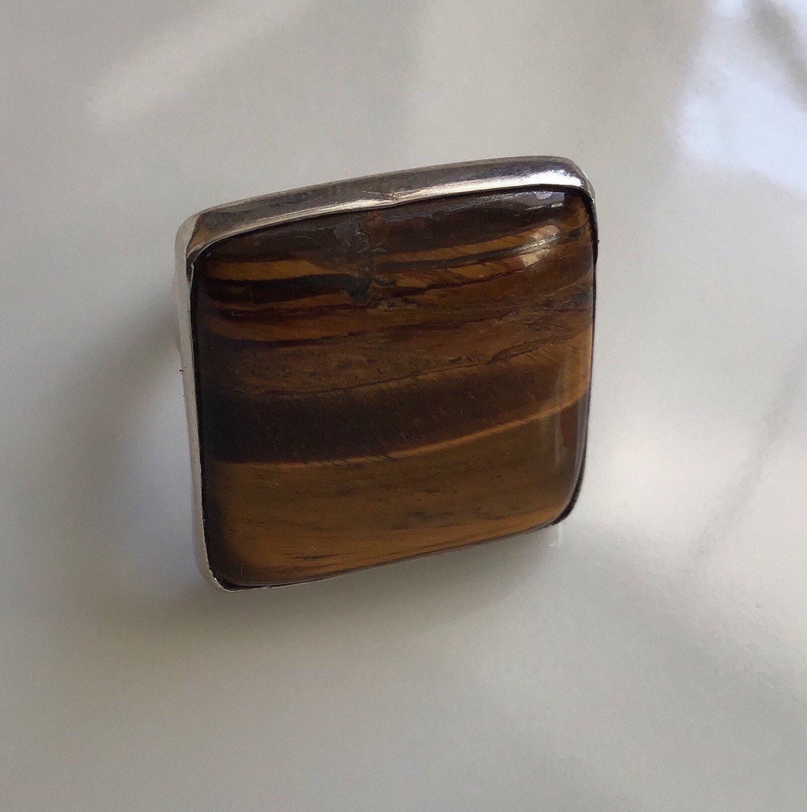Tigerauge Statement Ring. Verstellbare-Größe N von Oneandonlygems