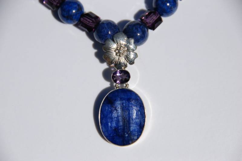 Blaue Lapis Und Amethyst Perlen Halskette Blaue Lapis Und Amethyst Perlen Halskette von OneofaKindGemsJewels